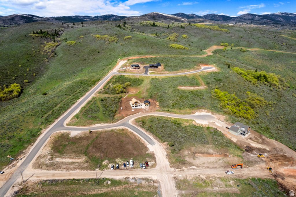 Image 8 of property listing at 562 W Coopers Cir #5, Garden City, UT 84028