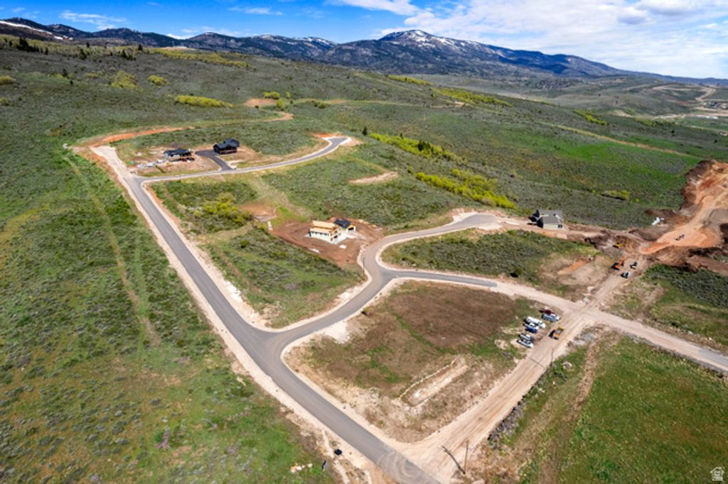 Image 9 of property listing at 562 W Coopers Cir #5, Garden City, UT 84028