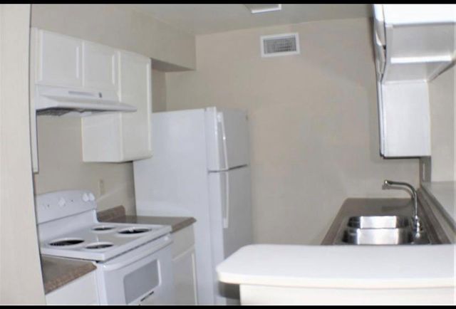 10100 S Gessner Road 215, Houston, TX 77071