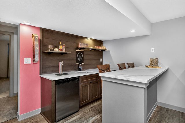 1920 Roebling Road, Adel, IA 50003