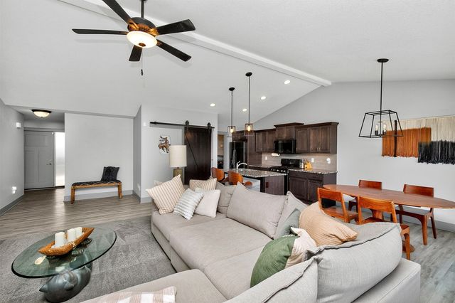 1920 Roebling Road, Adel, IA 50003