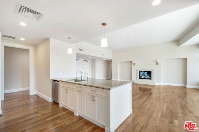 1 W Century Drive 19D, Los Angeles, CA 90067