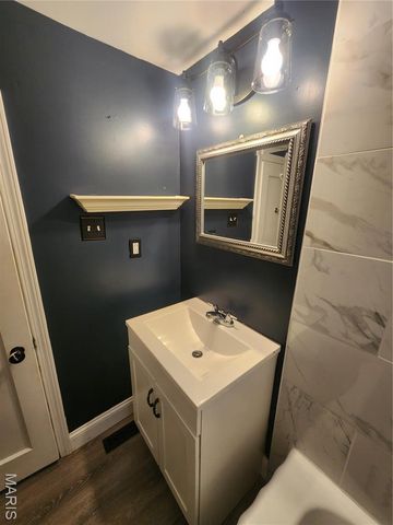 28 S 14th, Belleville, IL 62220