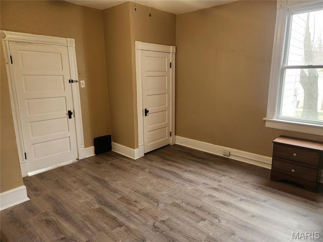 28 S 14th, Belleville, IL 62220