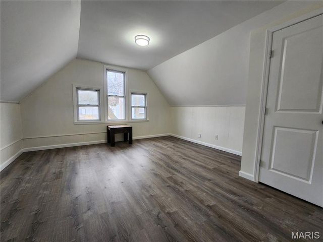 28 S 14th, Belleville, IL 62220