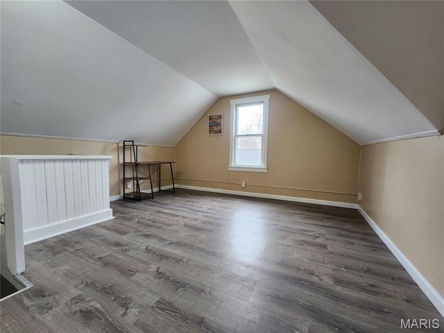 28 S 14th, Belleville, IL 62220