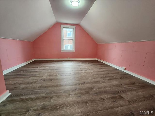 28 S 14th, Belleville, IL 62220