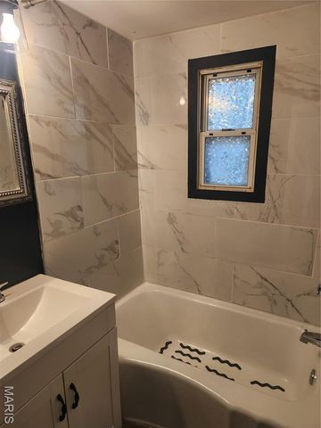 28 S 14th, Belleville, IL 62220