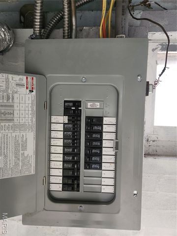 28 S 14th, Belleville, IL 62220