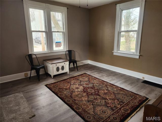 28 S 14th, Belleville, IL 62220