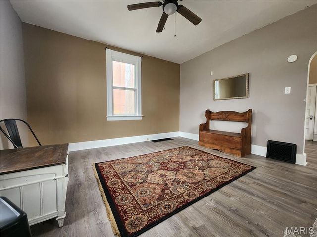 28 S 14th, Belleville, IL 62220