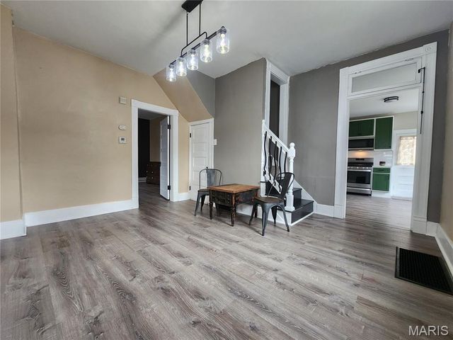 28 S 14th, Belleville, IL 62220