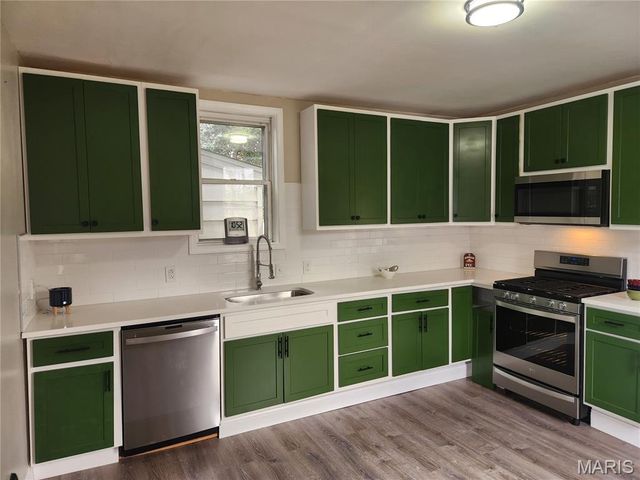 28 S 14th, Belleville, IL 62220