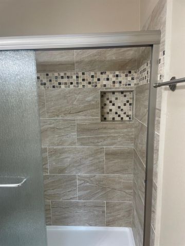 400 W 35th ST 202, Austin, TX 78705