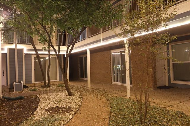 400 W 35th ST 202, Austin, TX 78705