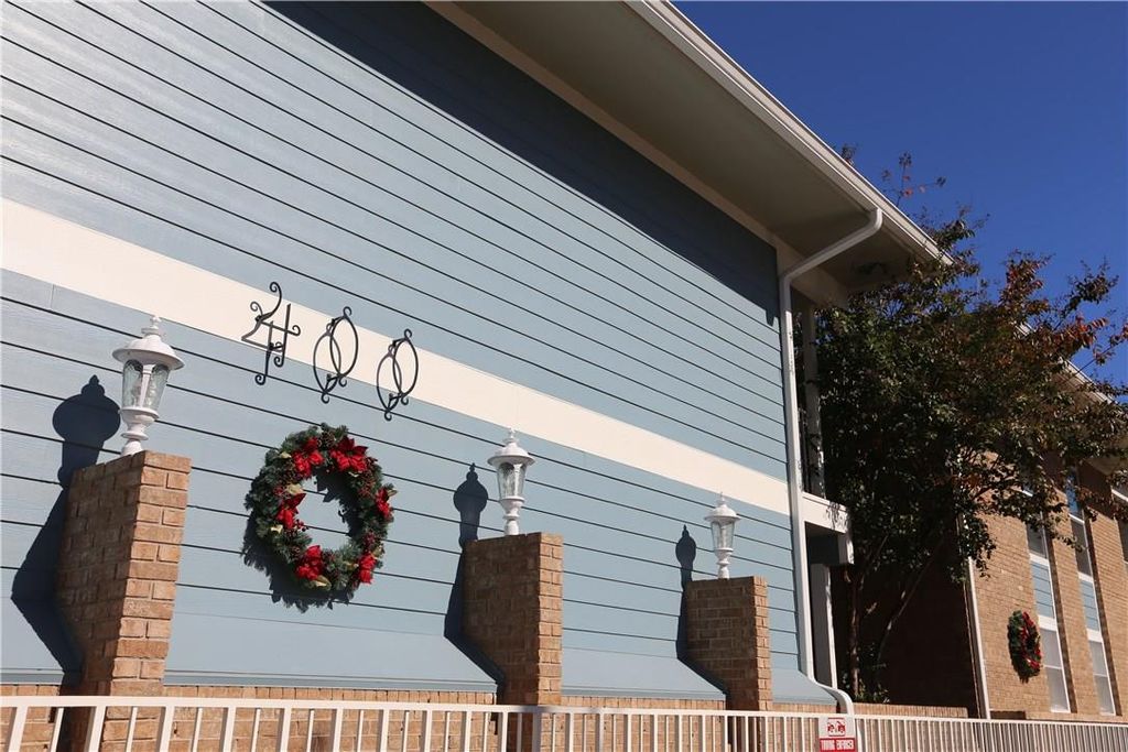 400 W 35th ST 202, Austin, TX 78705
