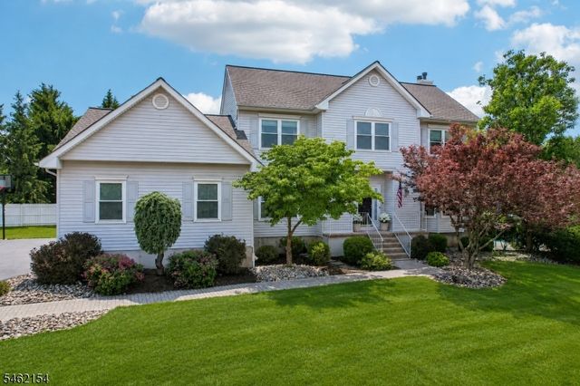33 Hughey Ln, Hillsborough Twp., NJ 08844