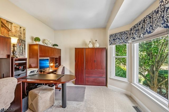 33 Hughey Ln, Hillsborough Twp., NJ 08844