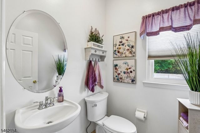 33 Hughey Ln, Hillsborough Twp., NJ 08844