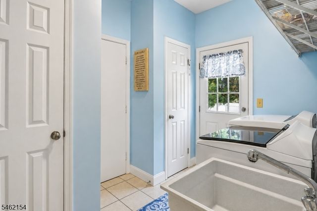 33 Hughey Ln, Hillsborough Twp., NJ 08844