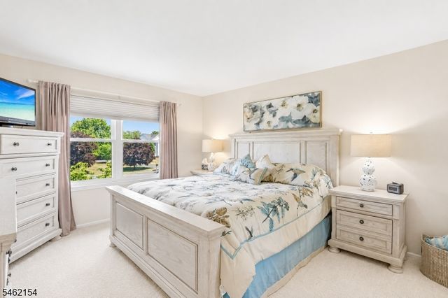 33 Hughey Ln, Hillsborough Twp., NJ 08844