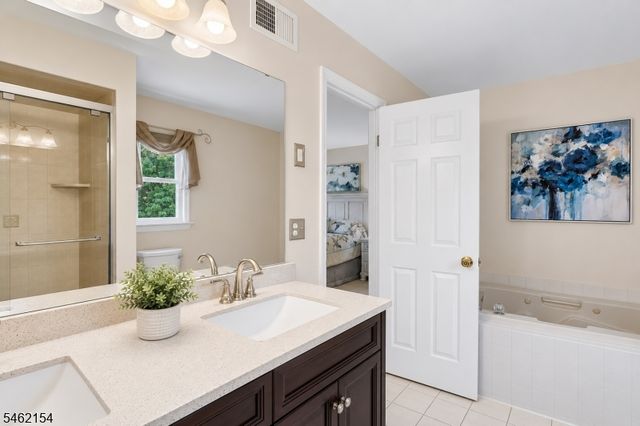 33 Hughey Ln, Hillsborough Twp., NJ 08844