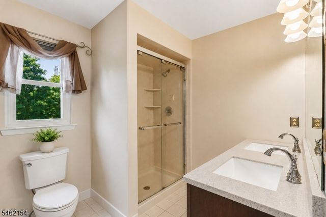 33 Hughey Ln, Hillsborough Twp., NJ 08844