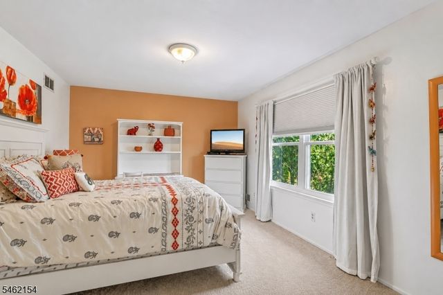 33 Hughey Ln, Hillsborough Twp., NJ 08844