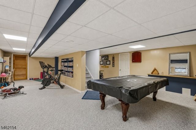 33 Hughey Ln, Hillsborough Twp., NJ 08844
