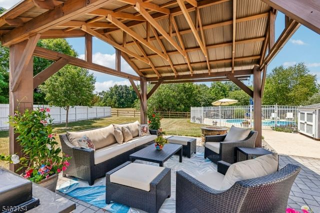 33 Hughey Ln, Hillsborough Twp., NJ 08844