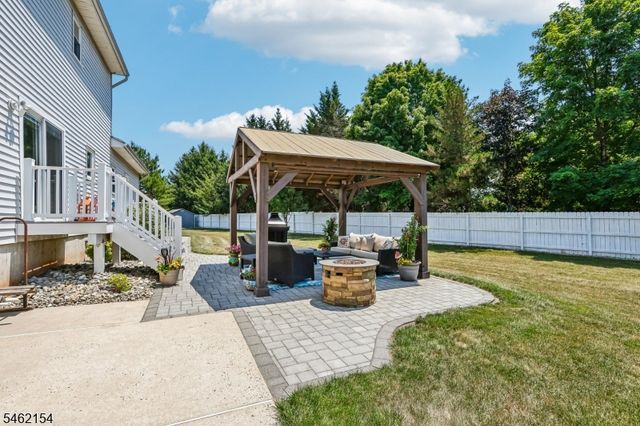 33 Hughey Ln, Hillsborough Twp., NJ 08844