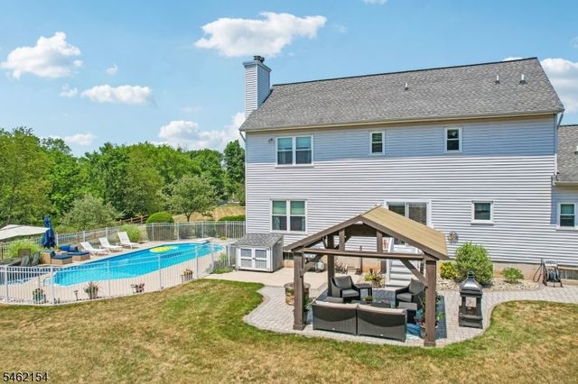 33 Hughey Ln, Hillsborough Twp., NJ 08844