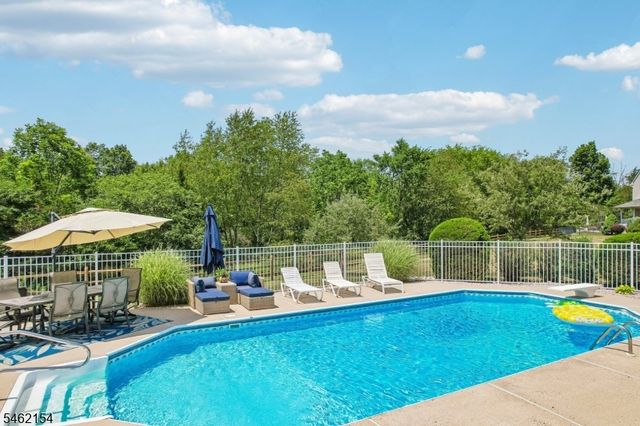 33 Hughey Ln, Hillsborough Twp., NJ 08844