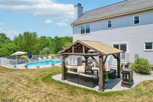 33 Hughey Ln, Hillsborough Twp., NJ 08844