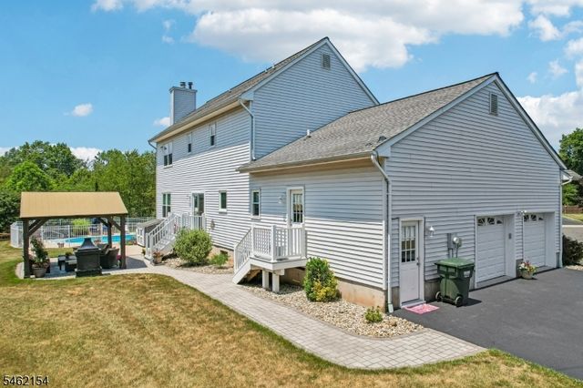 33 Hughey Ln, Hillsborough Twp., NJ 08844
