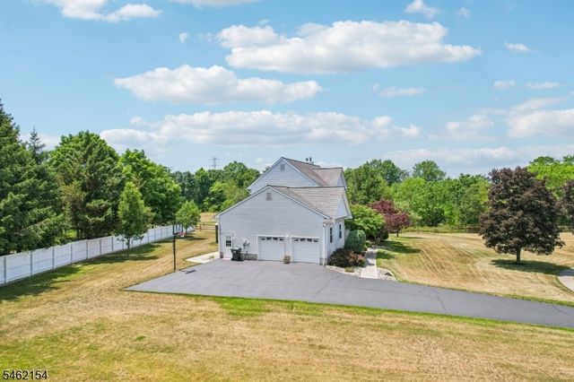 33 Hughey Ln, Hillsborough Twp., NJ 08844