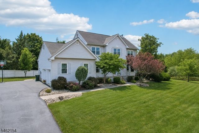 33 Hughey Ln, Hillsborough Twp., NJ 08844