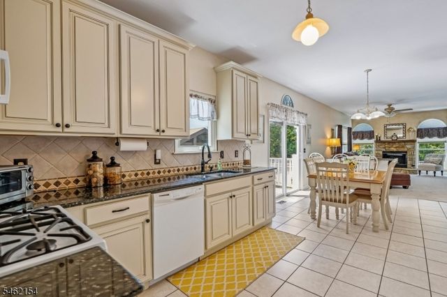 33 Hughey Ln, Hillsborough Twp., NJ 08844