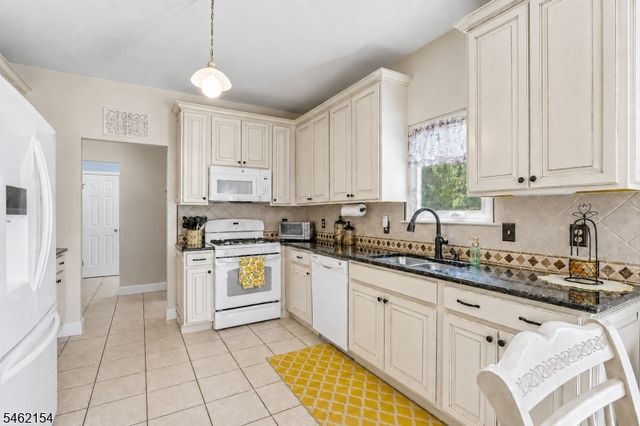 33 Hughey Ln, Hillsborough Twp., NJ 08844
