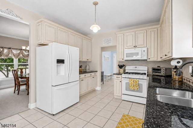 33 Hughey Ln, Hillsborough Twp., NJ 08844