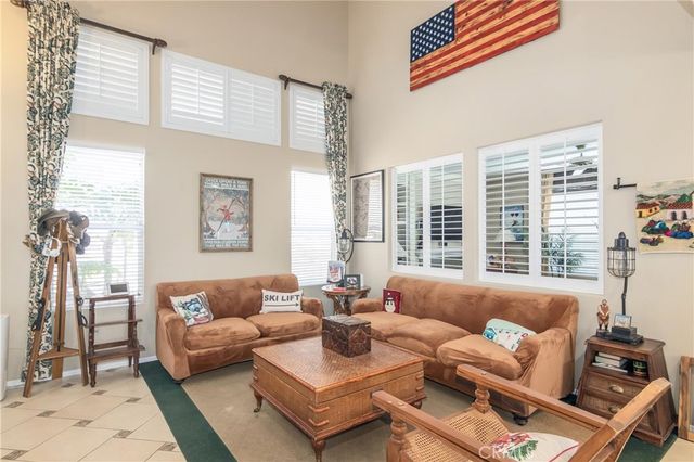 28318 Santa Catarina, Saugus, CA 91350