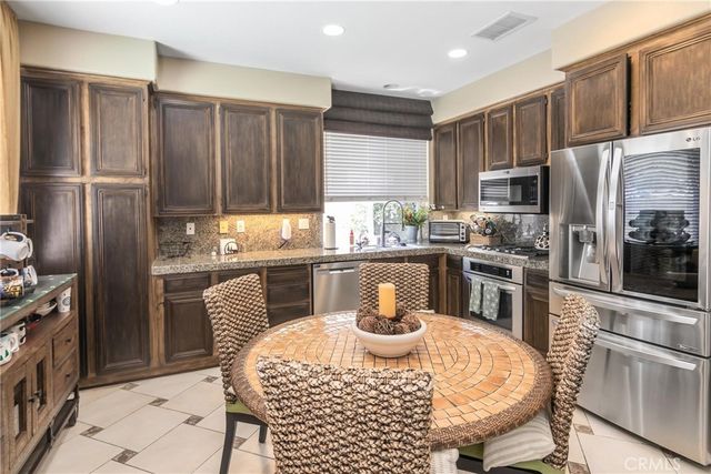 28318 Santa Catarina, Saugus, CA 91350