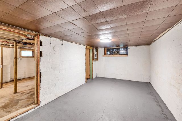 83 Rolf Ave, Chicopee, MA 01020