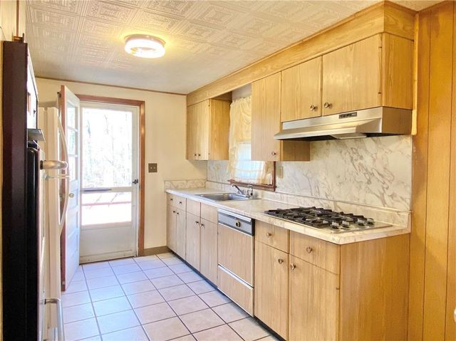 10 Cane Road, Greenwood Lake, NY 10925