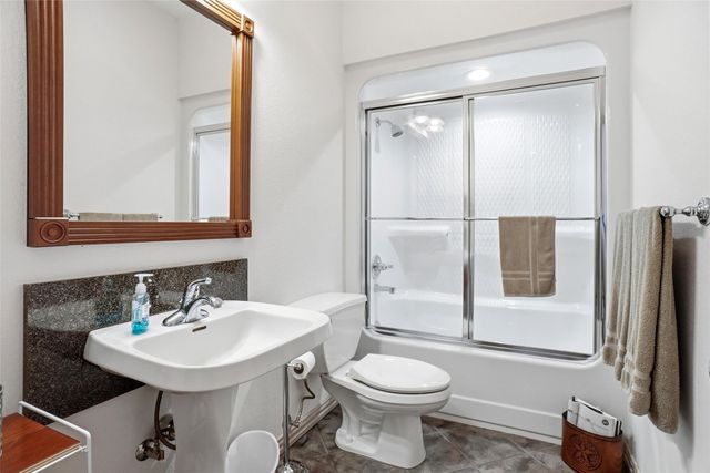 207 Bonita Drive, Granbury, TX 76049