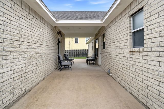 207 Bonita Drive, Granbury, TX 76049