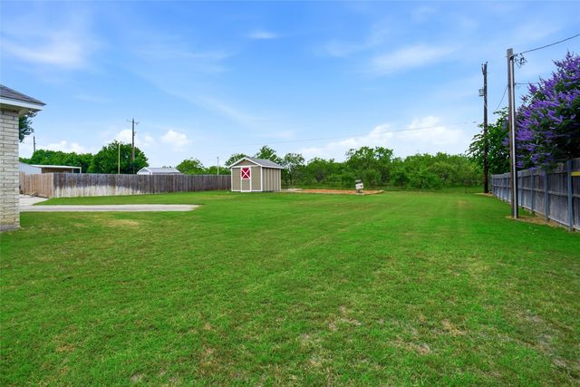 207 Bonita Drive, Granbury, TX 76049