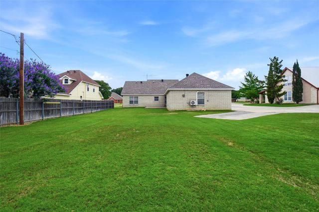 207 Bonita Drive, Granbury, TX 76049