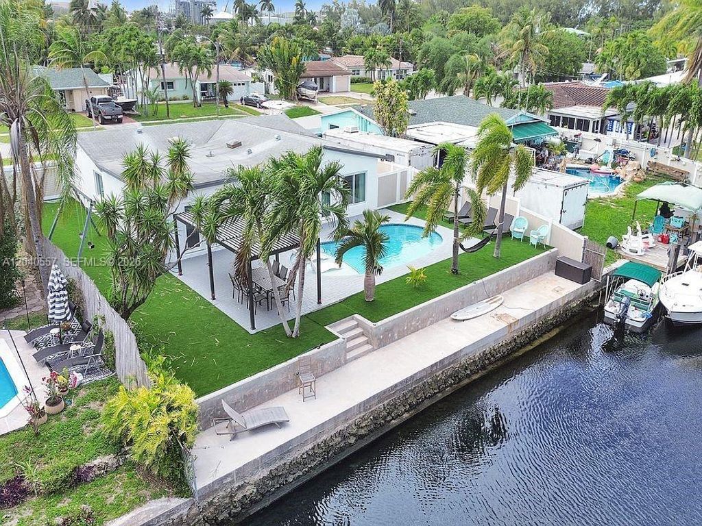 4480 SW 34th Dr, Dania Beach, FL 33312