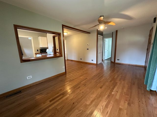 37 S Heather Drive, Crystal Lake, IL 60014